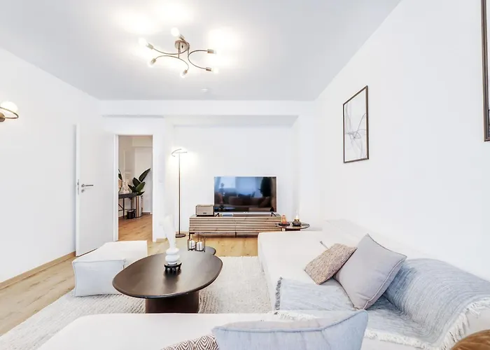 City Center Comfort Workspace And Smart Tv