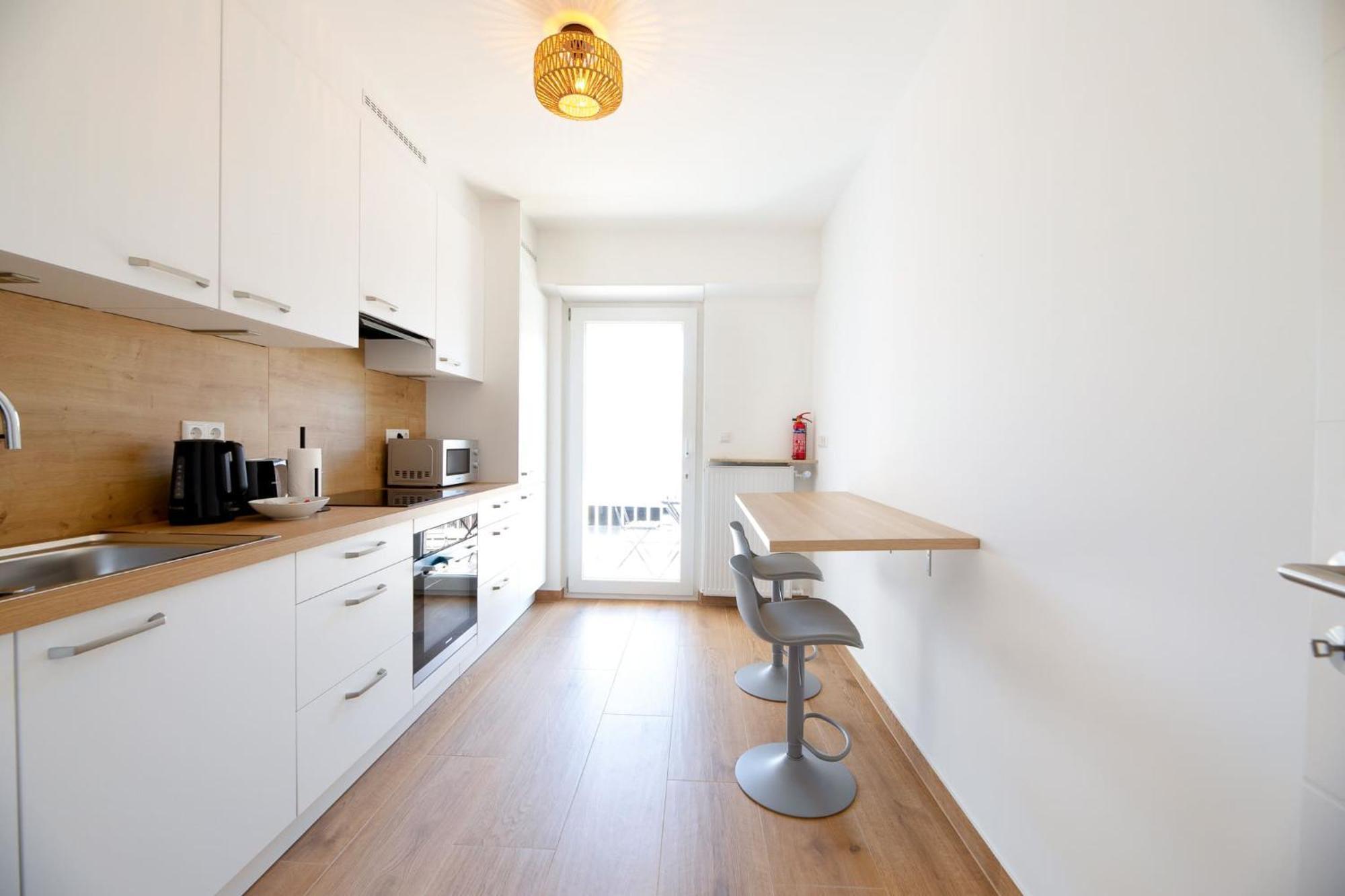 Apartment Center Comfort Workspace And Smart Tv *